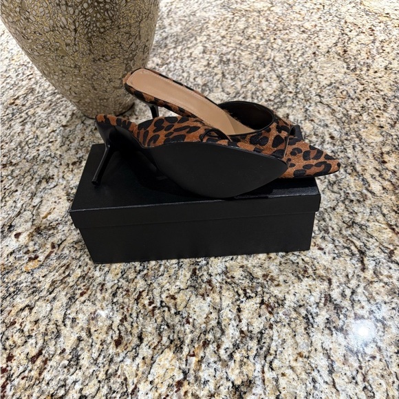 Stylish Leopard Print Heels - Picture 3 of 3